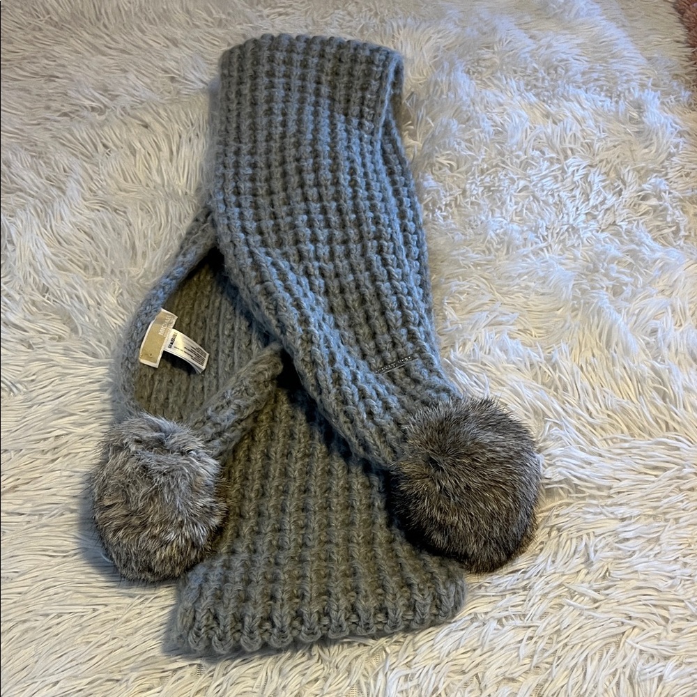 Ladies Michael Kors scarf. Gray color, with real rabbit fur on the pom poms.